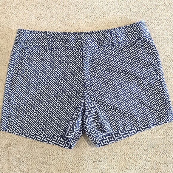 Banana Republic Hampton Navy Blue White  Print Shorts - Size 6 - Picture 1 of 14